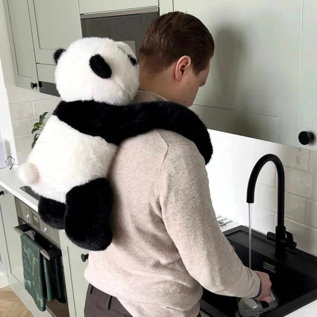 Großes Kuscheltier mit langen Armen zum Umarmen