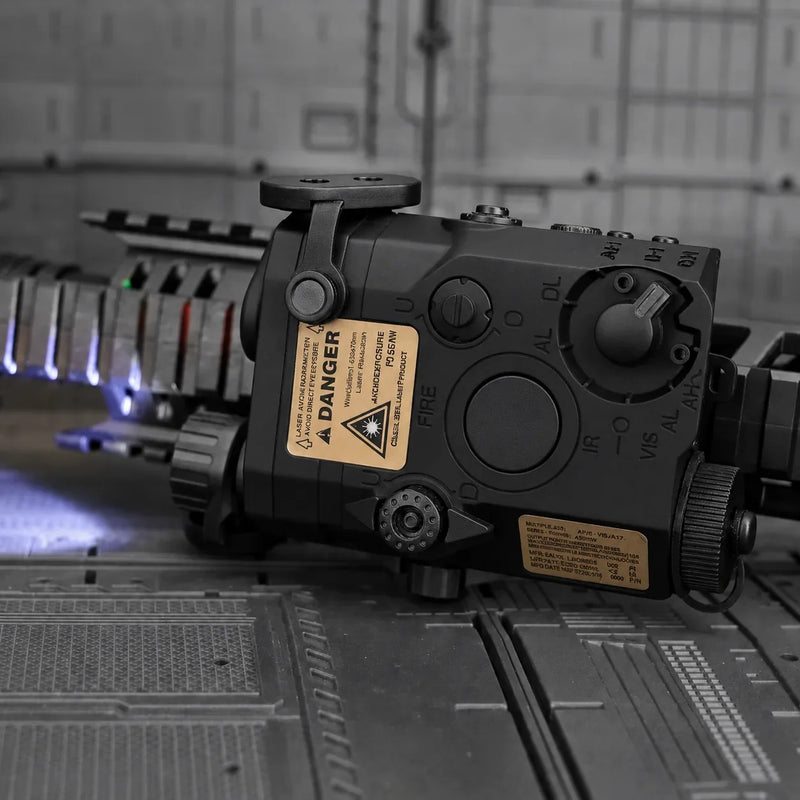 Batteriegehäuse mit rotem Laser, grünem Laser und Taschenlampe