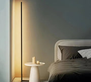 Schlanke LED-Stehleuchte für Ecken und Wohnzimmer