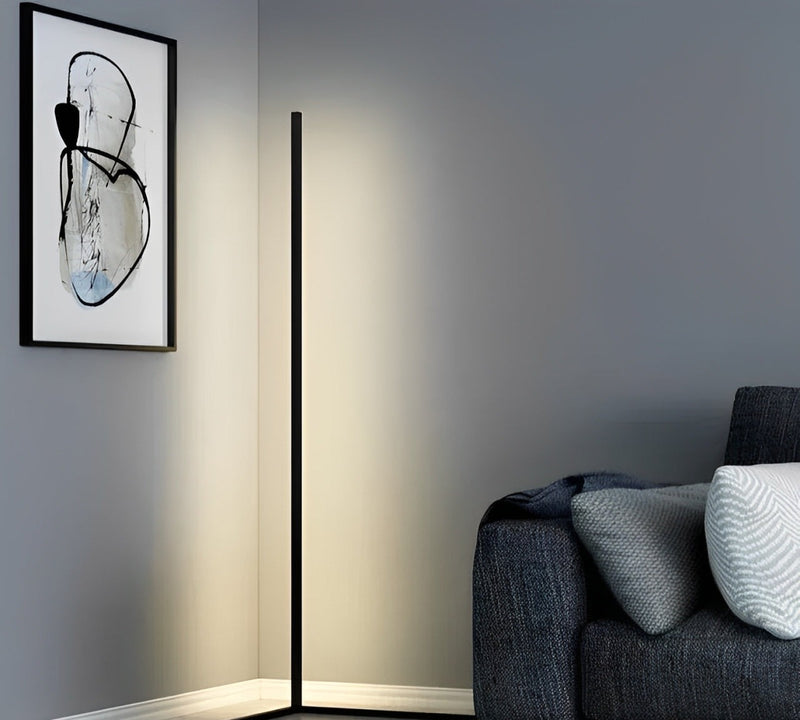 Schlanke LED-Stehleuchte für Ecken und Wohnzimmer