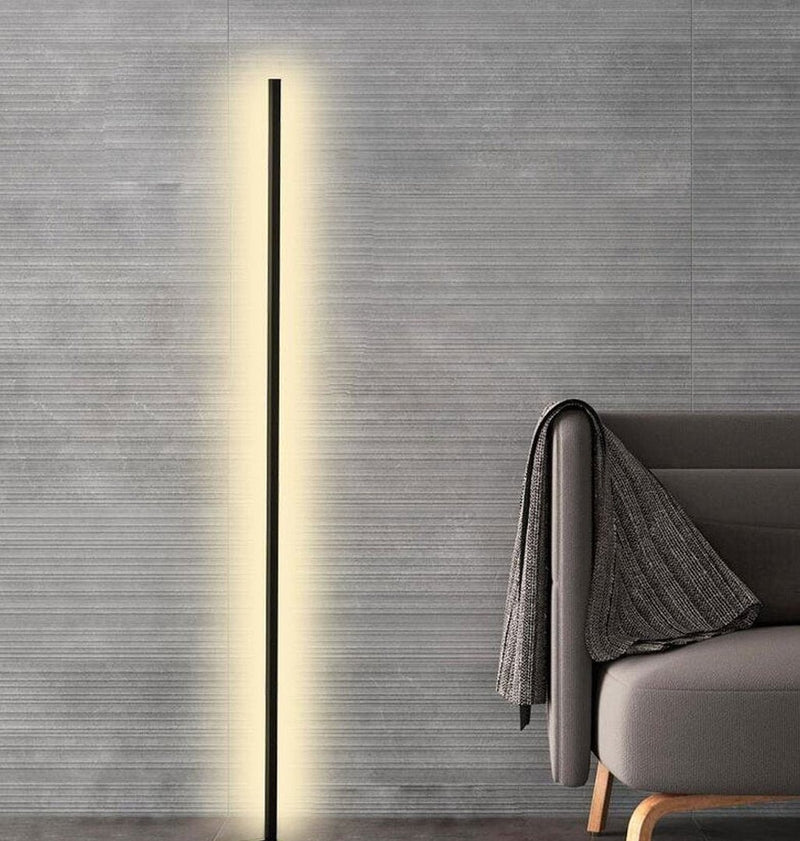 Schlanke LED-Stehleuchte für Ecken und Wohnzimmer