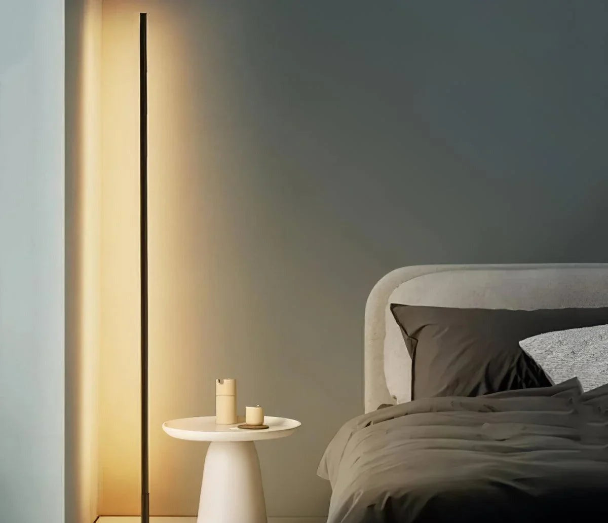 Minimalistische LED-Eckstehleuchte