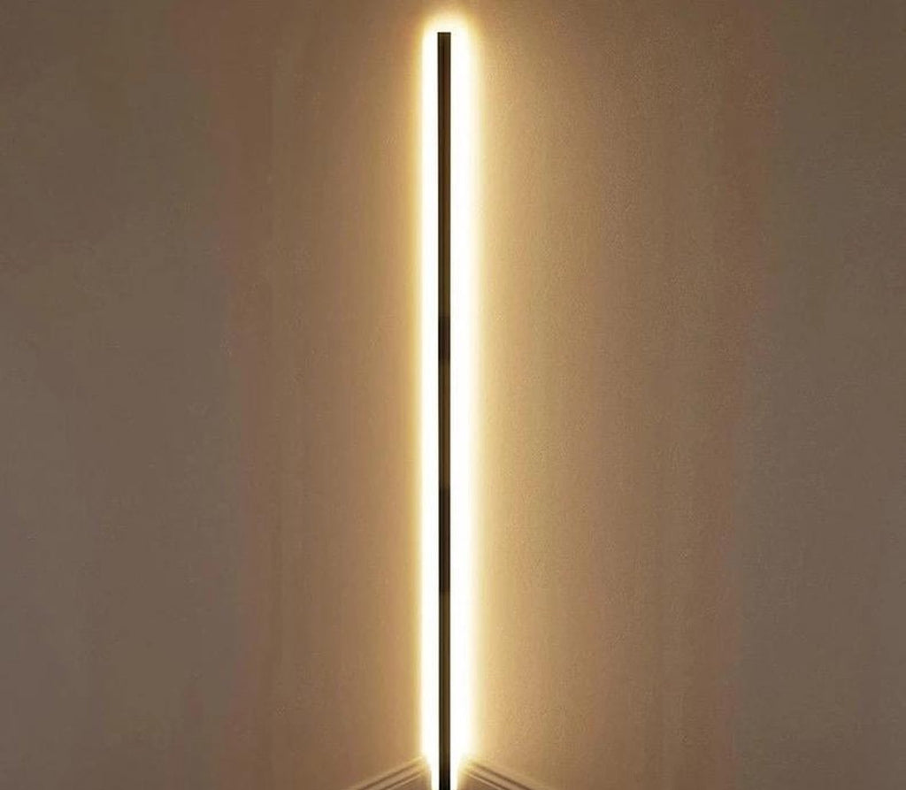 Minimalistische LED-Eckstehleuchte