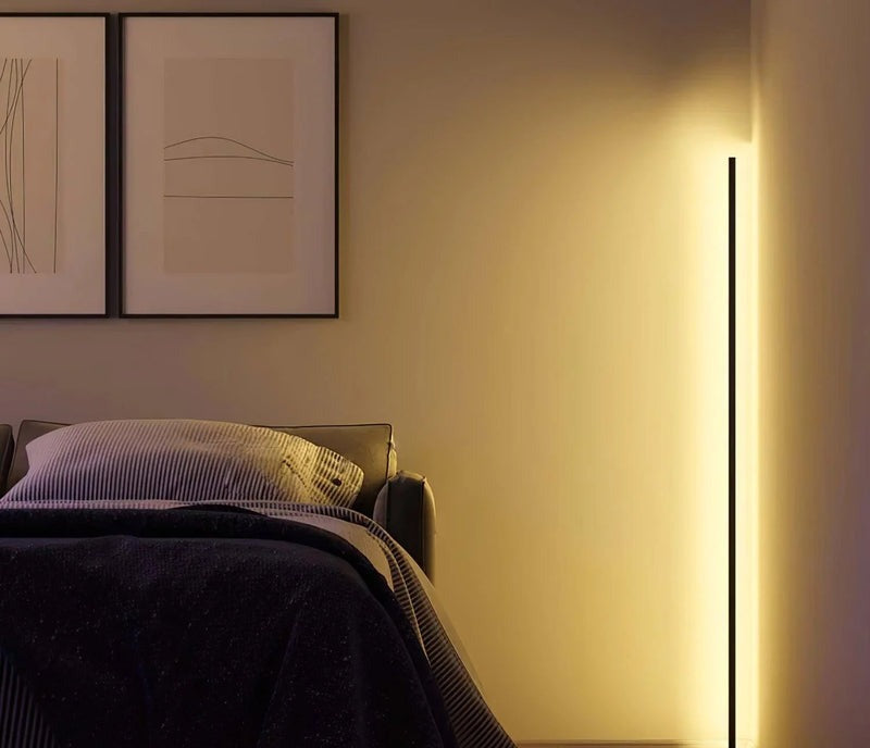 Minimalistische LED-Eckstehleuchte