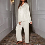 Klassischer Damen-Pyjama in gestreifter Satin-Optik