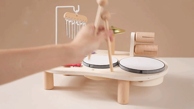 Montessori-Musiktisch aus Holz für kleine Musiker