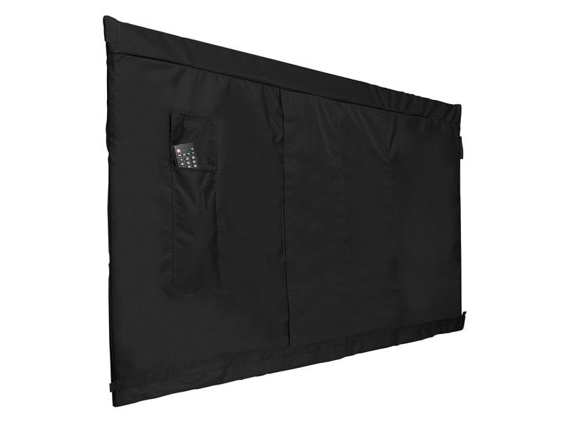 Schwarze Outdoor-TV-Abdeckung mit hochgeklappter Vorderseite und Rückseitentasche