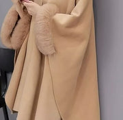 Eleganter Damen-Cape-Mantel mit Kunstfellbesatz
