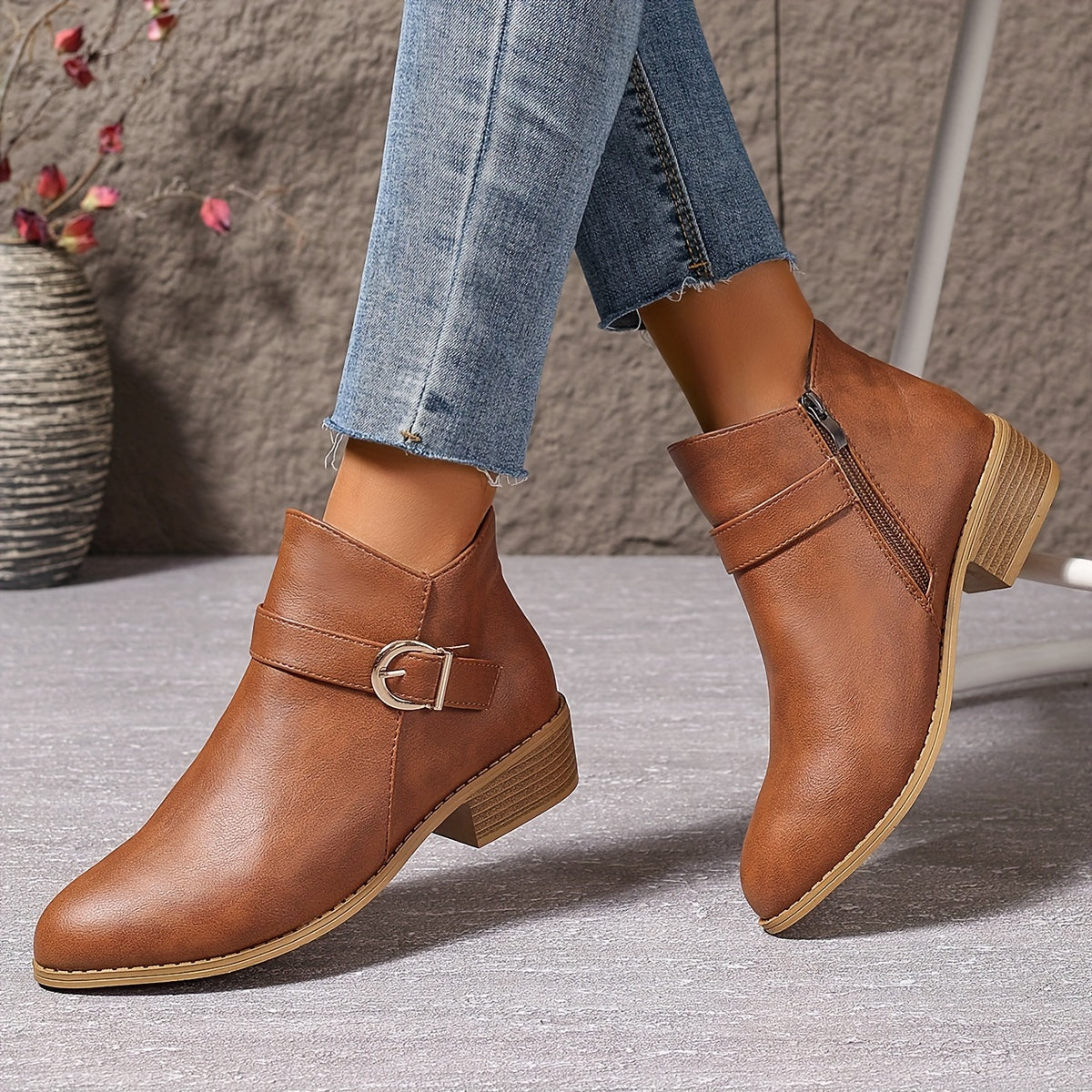 Damen-Stiefeletten mit goldfarbener Schnalle