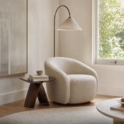Formholz-Hocker in Schmetterlingsform mit gebogener Sitzfläche