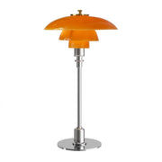 LED-Tischlampe mit mehrstufigem Schirm und schlankem Fuß