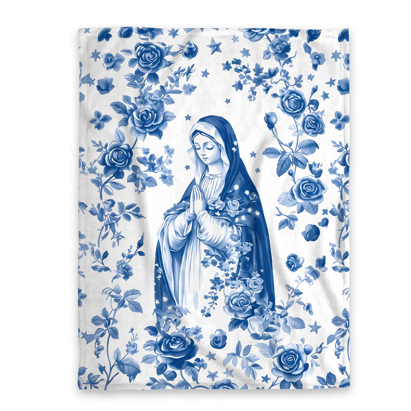 Weiße Fleecedecke mit blauem Blumenmuster und betender Maria